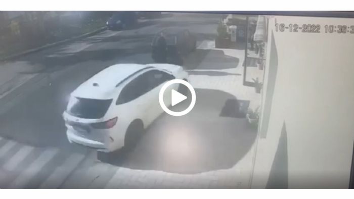 VIDEO: Από θαύμα σώθηκε! VIDEO: Από θαύμα σώθηκε!