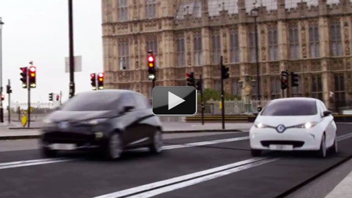 Τα Renault ZOE «μεταμορφώθηκαν» σε αυτοκινητάκια πίστας, μιας και ο χειρισμός γίνονταν εξ αποστάσεως. 