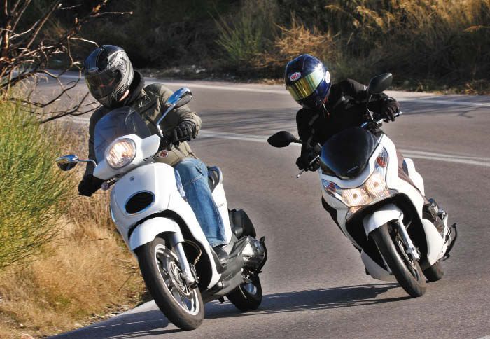 Παρουσίαση: Aprilia Scarabeo 200 i.e. & Honda PCX 125i 