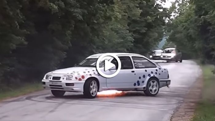 Ford Sierra RS Cosworth πυροβολάει μες το δάσος