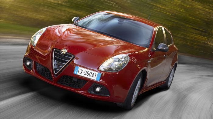Οι τιμές της Giulietta Sprint (με απόσυρση και προωθητική ενέργεια) διαμορφώνονται στα 21.850 ευρώ για τη βενζινοκίνητη Multiair 1.4 150 hp και στα 22.400 ευρώ για τη ντίζελ 1.6 JTDM-2 105 hp.