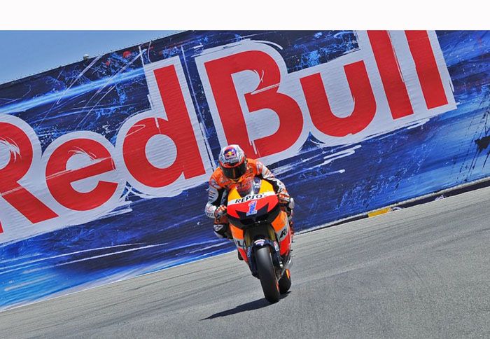 Ο Casey Stoner επέστρεψε στη διεκδίκηση του τίτλου, μετά τη νίκη στη Laguna Seca