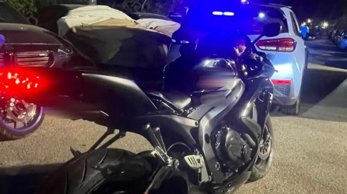 Βάρκιζα: Χειροπέδες σε 24χρονο μηχανόβιο για κόντρες Βάρκιζα: Χειροπέδες σε 24χρονο μηχανόβιο για κόντρες