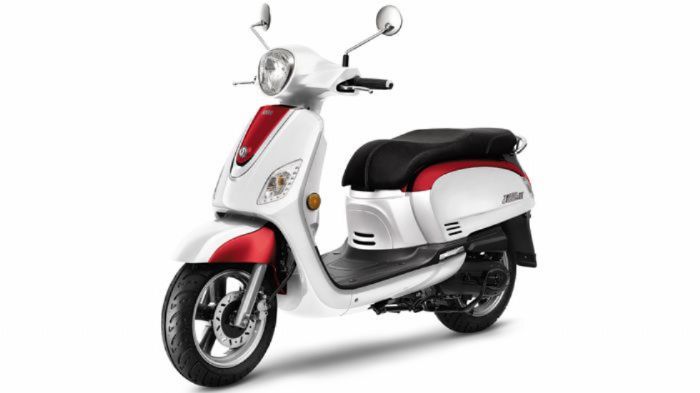 Όμορφο, κομψό, με vintage αισθητική, αλλά και πρακτικό σε καθημερινή χρήση το με Όμορφο, κομψό, με vintage αισθητική, αλλά και πρακτικό σε καθημερινή χρήση το μεγαλύτερο μέλος της οικογένειας Fiddle της SYM, το Fiddle III 200i CBS.