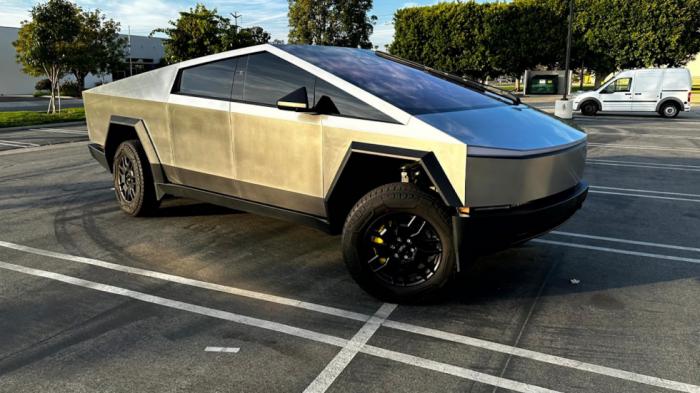 Τραγωδία με Tesla Cybertruck: Οι «έξυπνες» χειρολαβές έγιναν παγίδα θανάτου για εγκλωβισμένους εφήβους