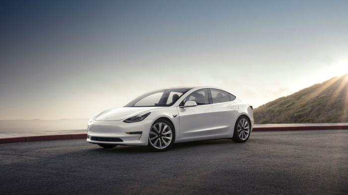 Η Tesla έβγαλε από τη γραμμή παραγωγής την πισωκίνητη έκδοση μεγάλης εμβέλειας (LR, RWD) του Model 3.