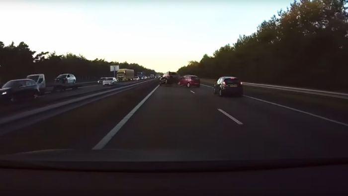 Tesla προβλέπει σωστά σύγκρουση! Tesla προβλέπει σωστά σύγκρουση!