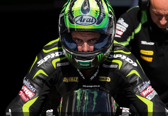 Το βλέμμα που σκοτώνει! Ο Cal Crutchlow έχει πάρει φόρα, και δίνει ρέστα. Σημείω Το βλέμμα που σκοτώνει! Ο Cal Crutchlow έχει πάρει φόρα, και δίνει ρέστα. Σημείωσε τον πρώτο χρόνο στο test του Brno.