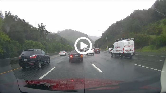 VIDEO: Νομίζει είναι σε αγώνα ή τι; VIDEO: Νομίζει είναι σε αγώνα ή τι;
