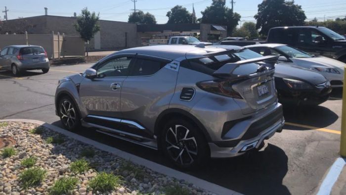 Φουλ χρώμιο σε «υπερβολικό» Τoyota C-HR 