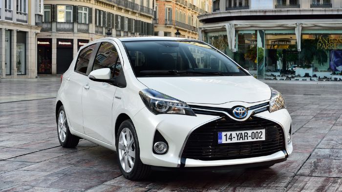Toyota Yaris Hybrid: Κατανάλωση από 3,3 λτ./100χλμ., CO2 από 75 γρ./χλμ., τιμή από 15.500 ευρώ (έως 31/3).