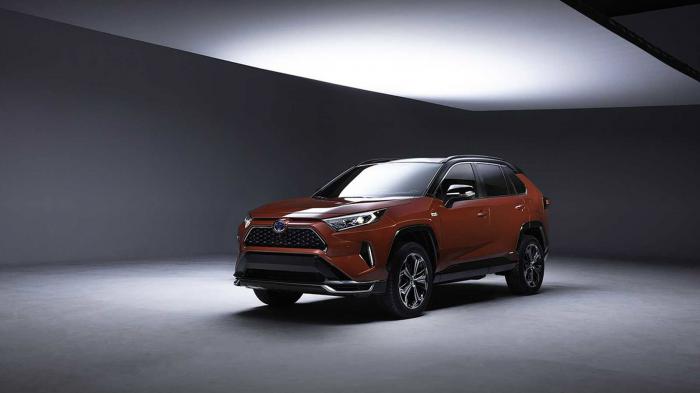 Την πρώτη εικόνα του plug-in υβριδικού Toyota RAV4 μοιράστηκε με το ευρύ κοινό η ιαπωνική μάρκα.