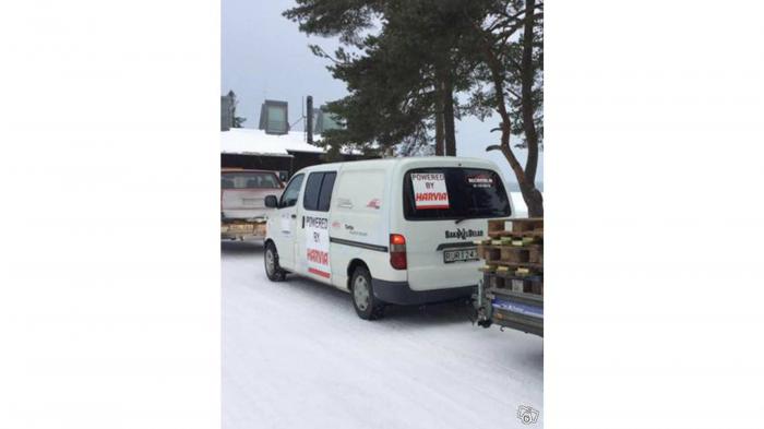 Ένα Toyota HiAce έχει μετατραπεί σε κινητή σάουνα και είναι ελεύθερο προς αγορά.