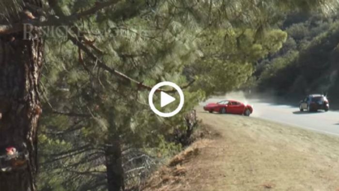 Ferrari 360 Modena γίνεται σμπαράλια