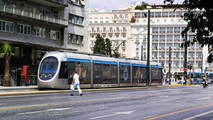 Στις ράγες και πάλι το τραμ από και προς το Σύνταγμα