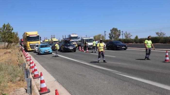 Τροχαίο στην Εθνική Οδό: Ανατροπή φορτηγού στο ύψος του Αυλώνα -Προβλήματα στην κίνηση προς Αθήνα