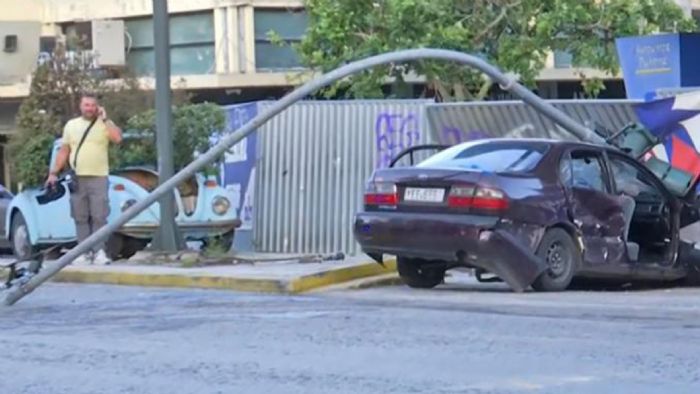 Κηφισιά: Δύο ΙΧ συγκρούστηκαν μετωπικά - 6 βαριά τραυματίες Κηφισιά: Δύο ΙΧ συγκρούστηκαν μετωπικά - 6 βαριά τραυματίες