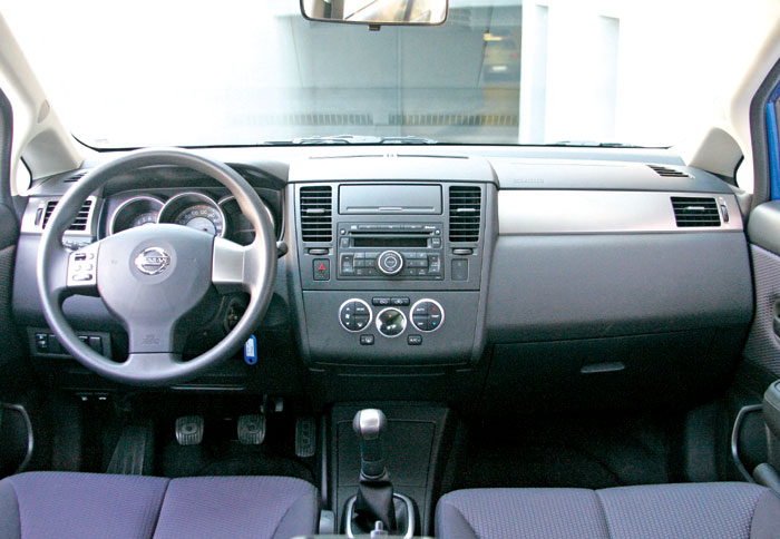 NISSAN TIIDA