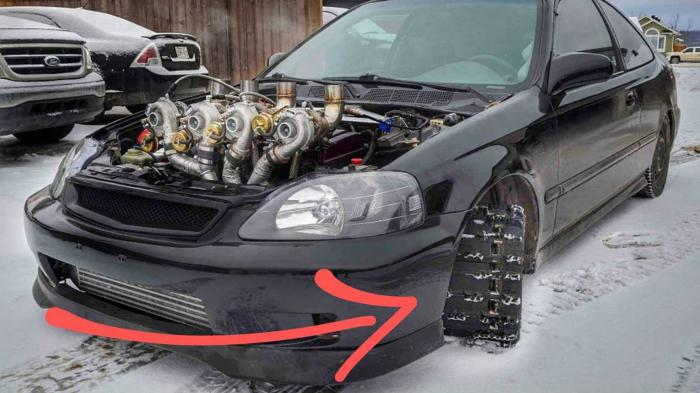 To Honda Civic πήρε τέσσερα τούρμπο και εξατομικευμένους τροχούς-ερπύστριες. 