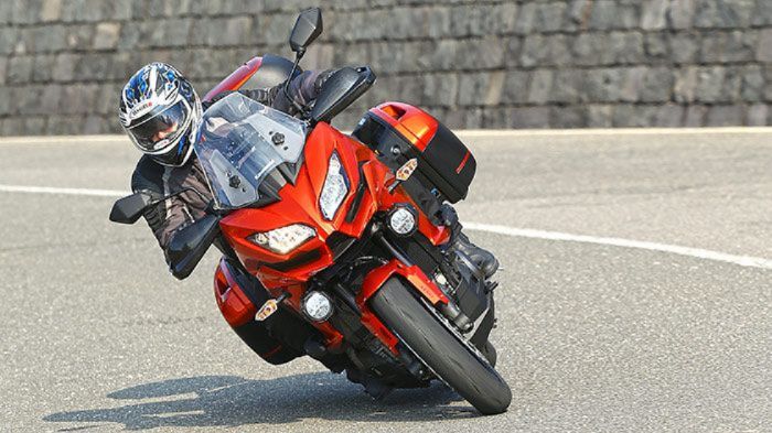 Ροπάτος και ελαστικός ο κινητήρας, πολύ καλή η πληροφόρηση από τις αναρτήσεις, σ Ροπάτος και ελαστικός ο κινητήρας, πολύ καλή η πληροφόρηση από τις αναρτήσεις, στιβαρό το πλαίσιο, άριστα τα ελαστικά της Bridgestone.