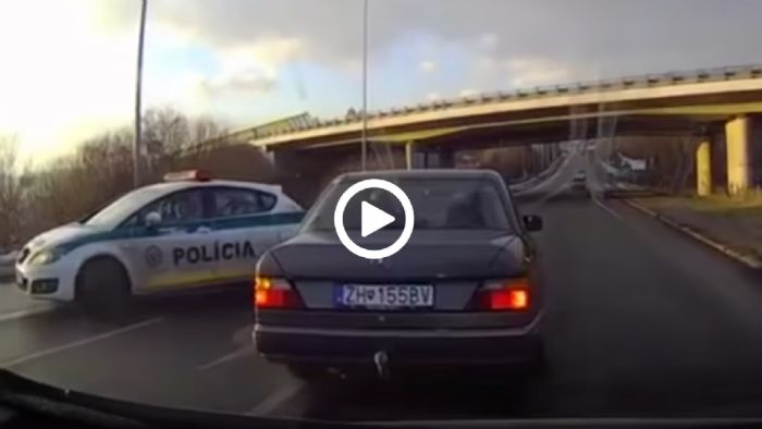 Περιπολικό προκαλεί ατύχημα Περιπολικό προκαλεί ατύχημα