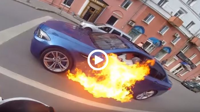 Μια BMW M5 πιάνει φωτιά Μια BMW M5 πιάνει φωτιά