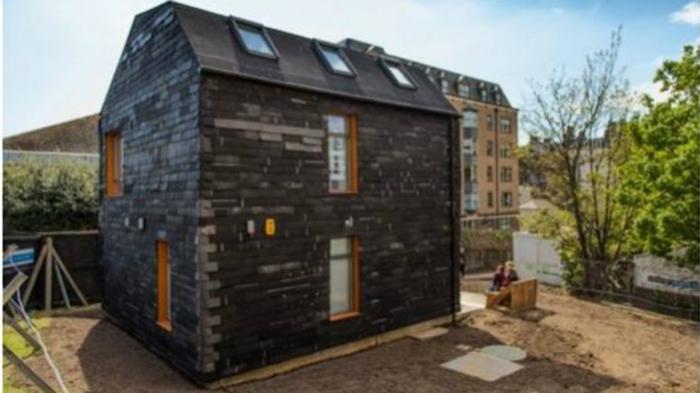 Ένα σπίτι φτιαγμένο από 20.000 οδοντόβουρτσες και όχι μόνο!