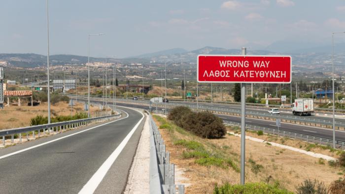 Λάθος Κατεύθυνση: Η νέα πινακίδα στην Εθνική Οδό - Πού έχει μπει ήδη;