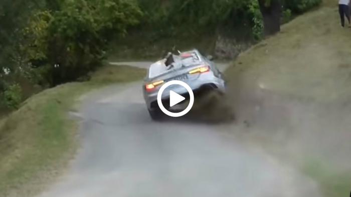 Χαντάκι στέλνει «αδιάβαστο» Audi RS5 Χαντάκι στέλνει «αδιάβαστο» Audi RS5