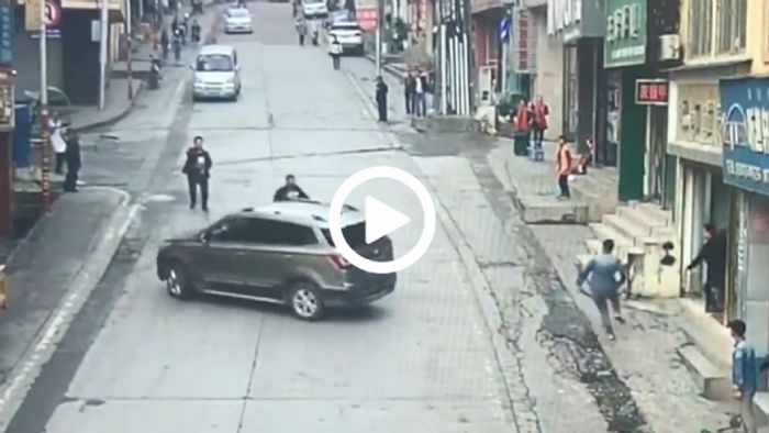 SUV παίρνει τον κατήφορο SUV παίρνει τον κατήφορο
