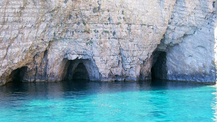 Γνώρισε τις μοναδικές Γαλάζιες Σπηλιές της Ζακύνθου Γνώρισε τις μοναδικές Γαλάζιες Σπηλιές της Ζακύνθου