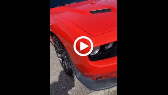 Πήγε να δείξει αμάξι σε πελάτη και το τράκαρε! Πήγε να δείξει αμάξι σε πελάτη και το τράκαρε!