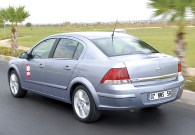 Opel Astra sedan Ολοκλήρωσε την οικογένεια Astra