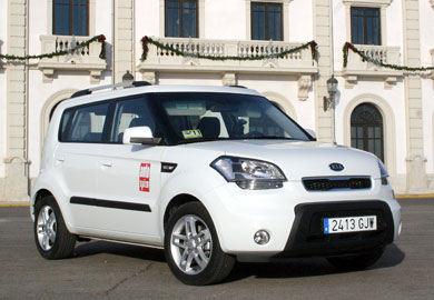 Δοκιμάζουμε το ανανεωμένο Kia Soul στην έκδοση με τον 1.600άρη turbo diesel κινητήρα ισχύος 136 ίππων με το χειροκίνητο κιβώτιο 6 σχέσεων.