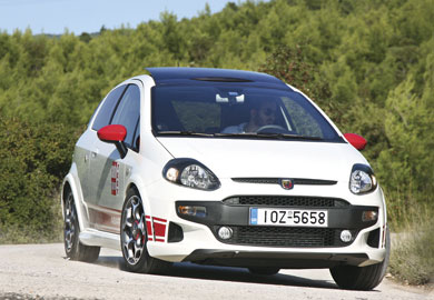 To ανανεωμένο Fiat Punto 2012 είναι ήδη διαθέσιμο στη χώρα μας με τιμές από 10.500 ευρώ. 