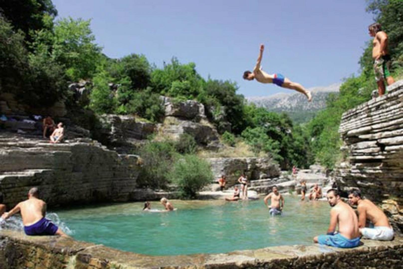 Στο Μικρό Πάπιγκο και στις Κολυμπήθρες για βουτιές