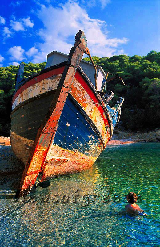 Η Σκύρος παραμένει ένα νησί χαμένο στο χώρο και τον χρόνο. Αυτή ακριβώς είναι και η γοητεία του.