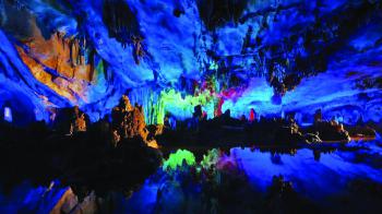 5 εντυπωσιακά σπήλαια