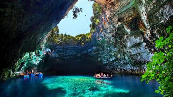 Κεφαλονιά: Μπες στην πιο μαγική σπηλιά της Ελλάδας