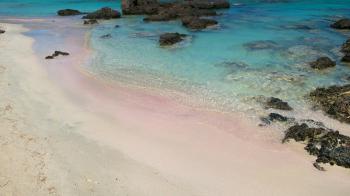 Η ελληνική παραλία που θυμίζει Μαλδίβες