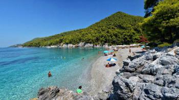 Σκόπελος: 4 παραλίες που μένουν αξέχαστες