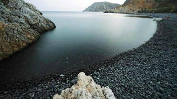 Η πιο όμορφη μαύρη παραλία της Ελλάδας!