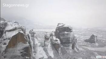 Χάθηκαν από το χιόνι τα Μετέωρα