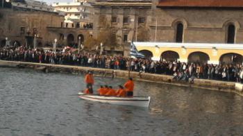 Μαγιό και ...καρδιολόγος για τα Θεοφάνεια