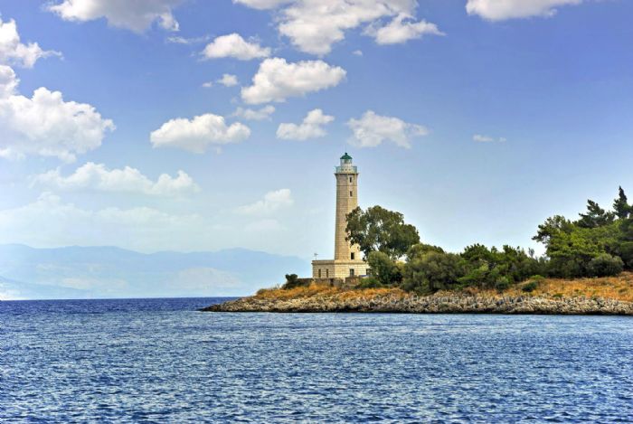 Η βόλτα ξεκινά από το λιμάνι του Γυθείου και ολοκληρώνεται στον φάρο