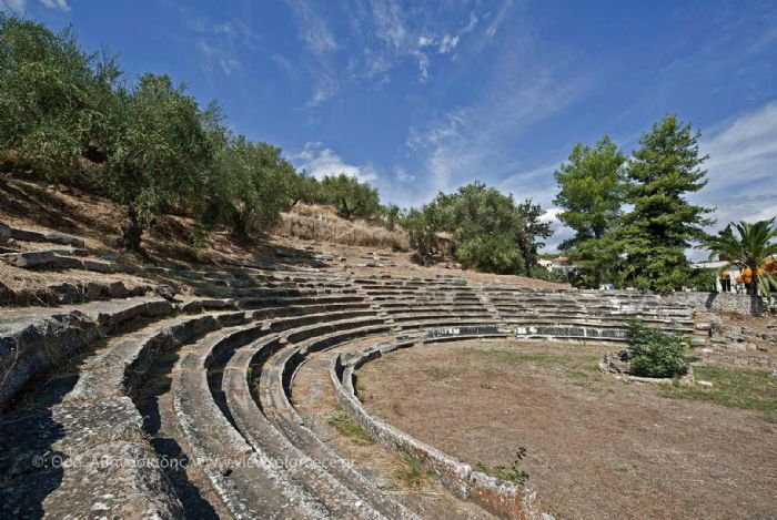 Το μαρμάρινο Ρωμαϊκό θέατρο είναι από τα πιο όμορφα της Πελοποννήσου
