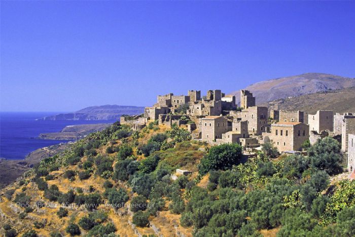 Αυστηρή μανιάτικη μεγαλοπρέπεια