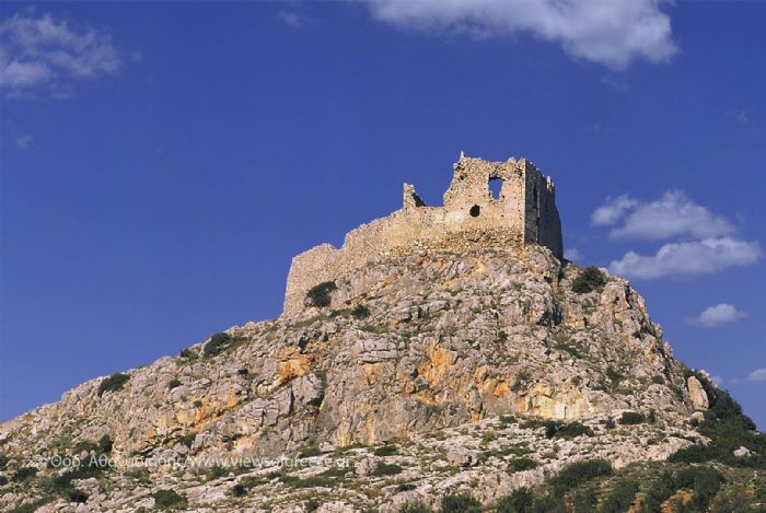 Το μεσαιωνικό κάστρο στο χωριό Φύλλα