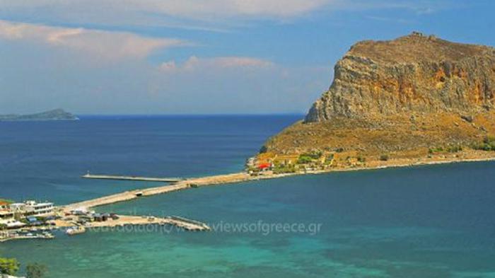 Μην χάσετε την ευκαιρία να δείτε το διάσημο βράχο από ψηλά