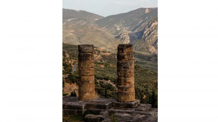 Επισκεφθείτε τους Δελφούς, τον Ομφαλό της Γης 